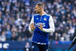 德天空：沙尔克04想跟40岁老将哲科续约，但他在考虑世界杯后退役