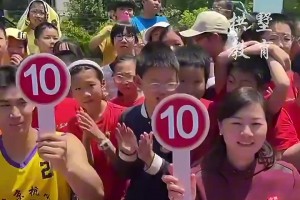 艾顿绝对想不到，自己居然会因为对抗强度，而被裁判恶犯驱逐...