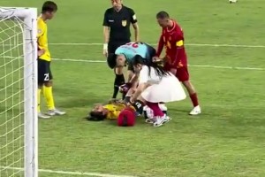 一道最靓丽风景线！粤超肇庆美女队医引热议