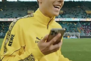 日本球迷都傻眼了！盲人国足游龙进球击败日本夺冠！